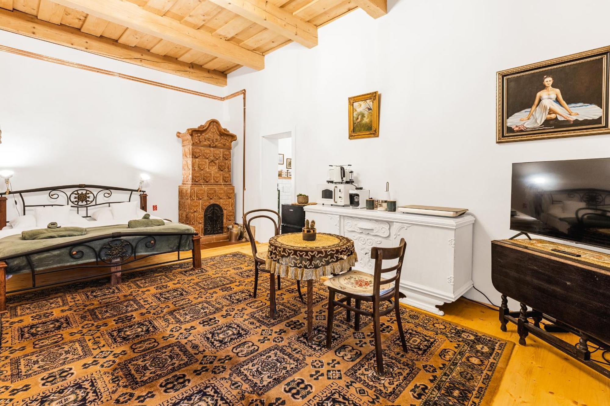 Sovi Dom- Historicke Apartmany Z 19 Storocia, 4Km Od Banskej Stiavnice Svätý Anton Exteriör bild