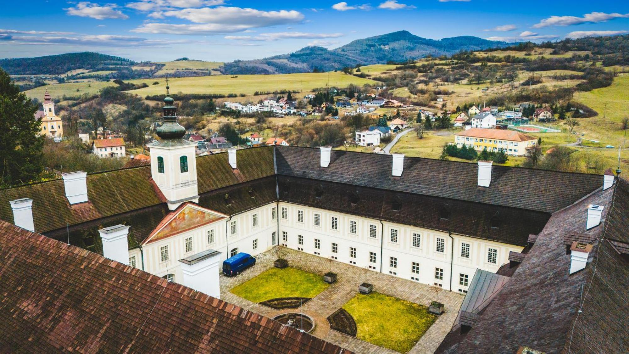 Sovi Dom- Historicke Apartmany Z 19 Storocia, 4Km Od Banskej Stiavnice Svätý Anton Exteriör bild