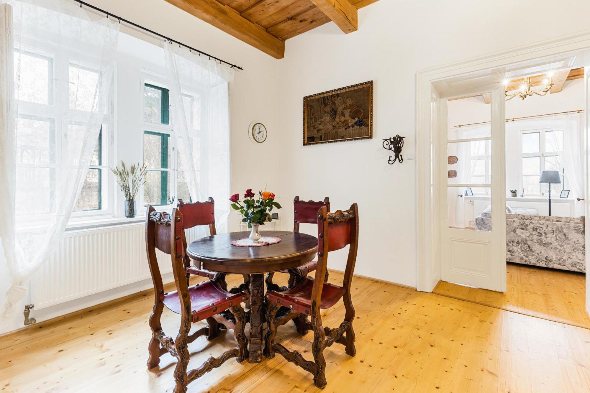 Sovi Dom- Historicke Apartmany Z 19 Storocia, 4Km Od Banskej Stiavnice Svätý Anton Exteriör bild