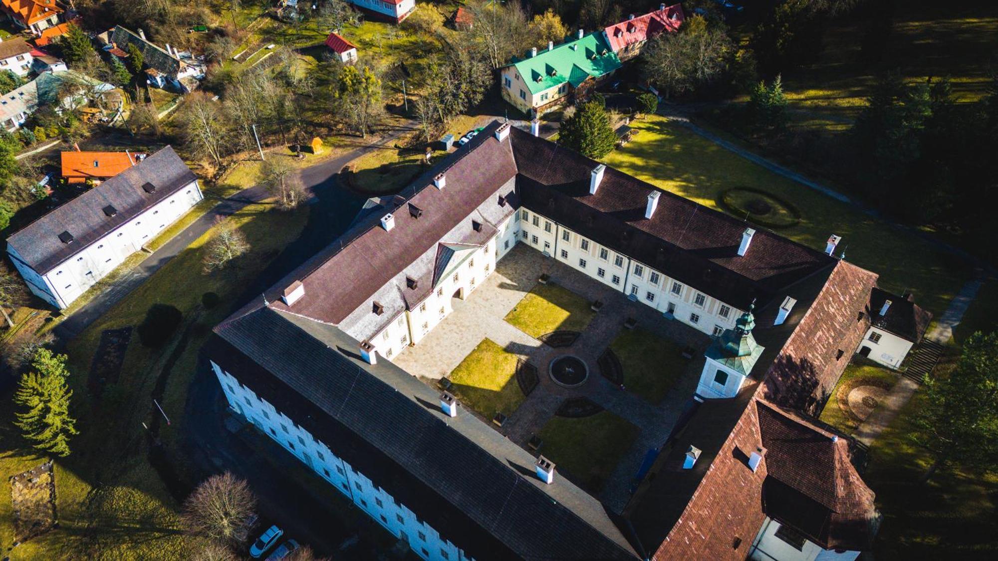 Sovi Dom- Historicke Apartmany Z 19 Storocia, 4Km Od Banskej Stiavnice Svätý Anton Exteriör bild