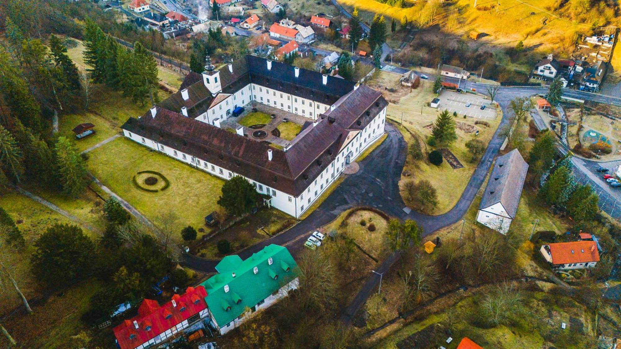 Sovi Dom- Historicke Apartmany Z 19 Storocia, 4Km Od Banskej Stiavnice Svätý Anton Exteriör bild