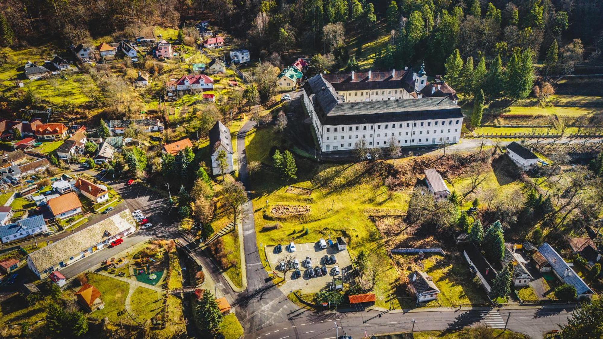 Sovi Dom- Historicke Apartmany Z 19 Storocia, 4Km Od Banskej Stiavnice Svätý Anton Exteriör bild