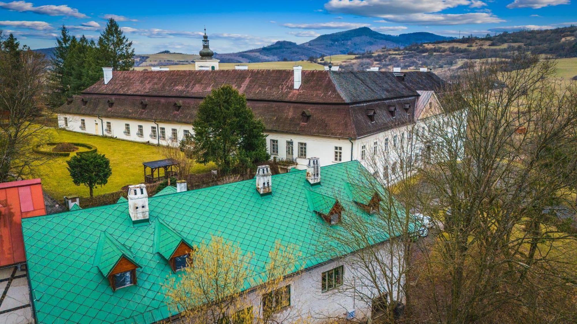 Sovi Dom- Historicke Apartmany Z 19 Storocia, 4Km Od Banskej Stiavnice Svätý Anton Exteriör bild