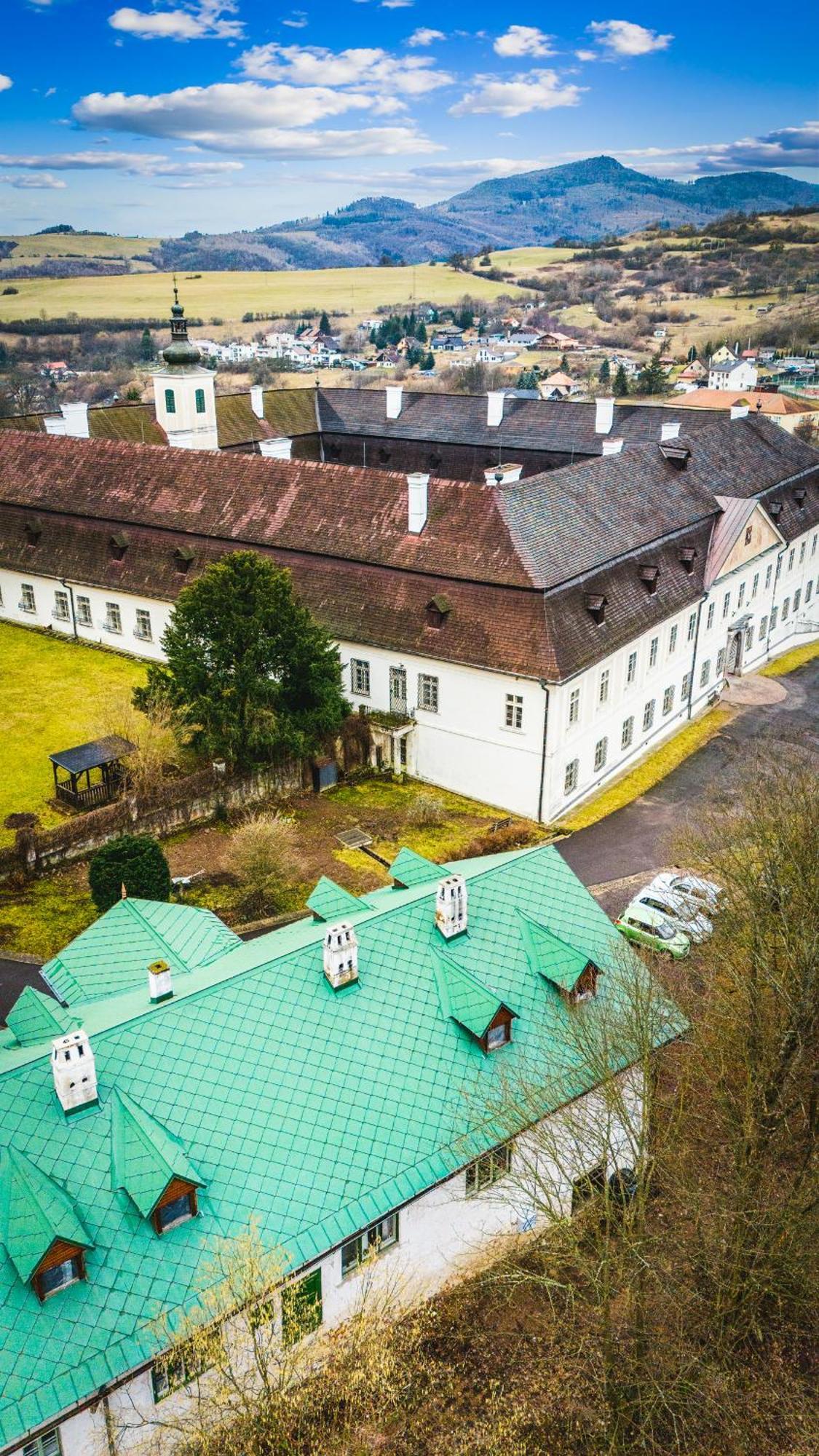 Sovi Dom- Historicke Apartmany Z 19 Storocia, 4Km Od Banskej Stiavnice Svätý Anton Exteriör bild