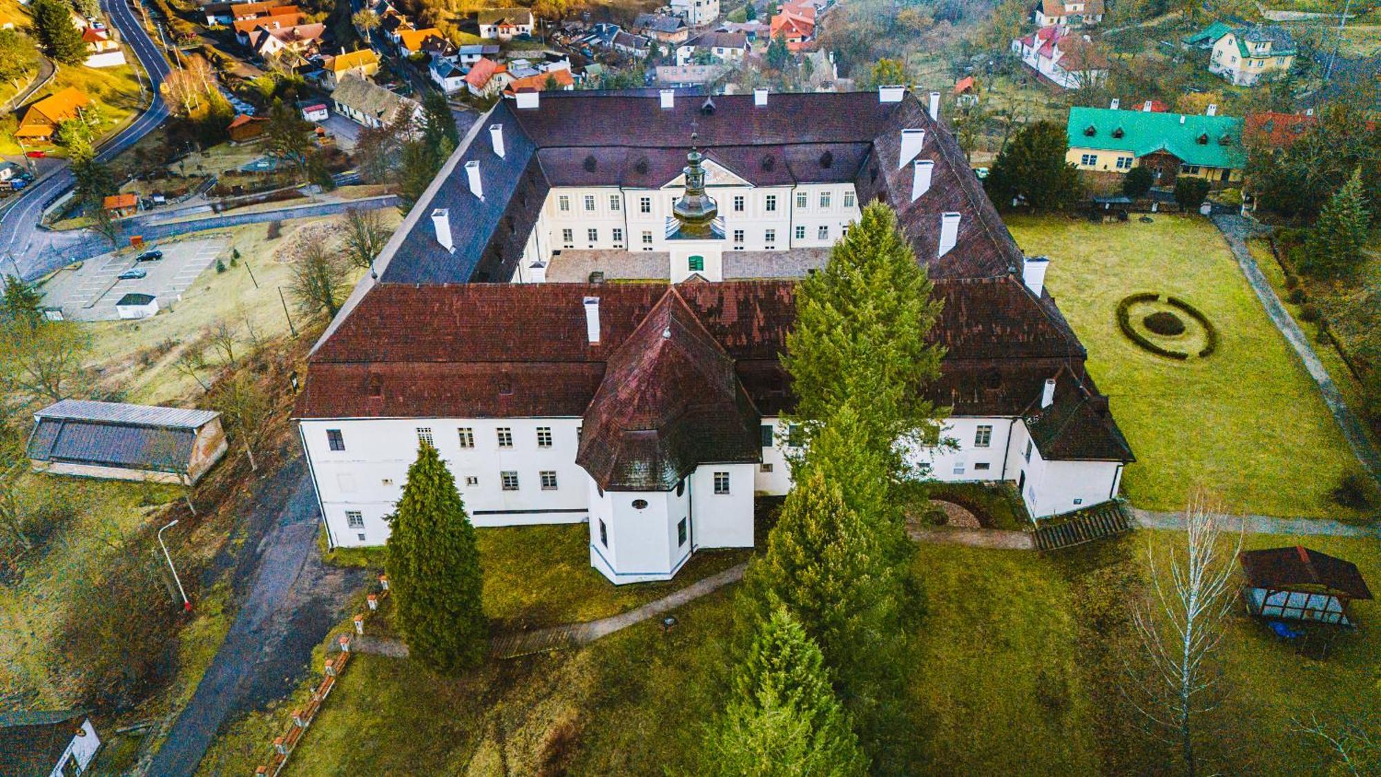 Sovi Dom- Historicke Apartmany Z 19 Storocia, 4Km Od Banskej Stiavnice Svätý Anton Exteriör bild