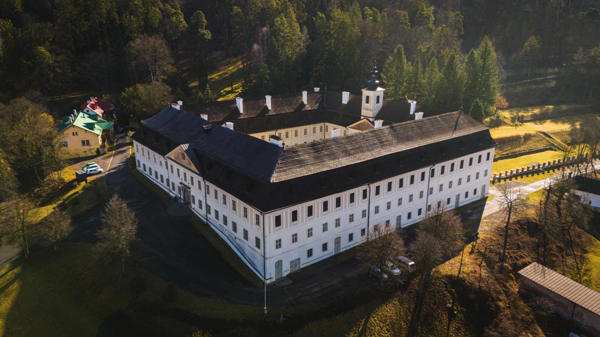 Sovi Dom- Historicke Apartmany Z 19 Storocia, 4Km Od Banskej Stiavnice Svätý Anton Exteriör bild